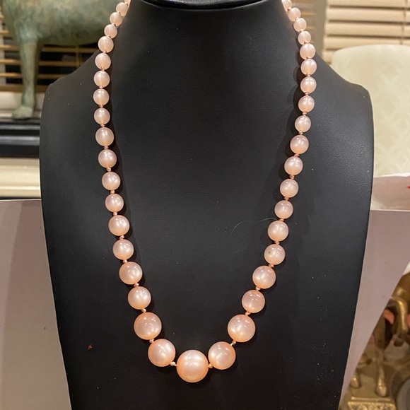 Vintage Jewelry - Elegant Pink Moonglow Lucite Beaded Necklace